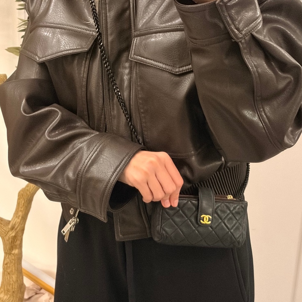 SOLD/ 📍Vintage Chanel Mini Bag/Phone holder